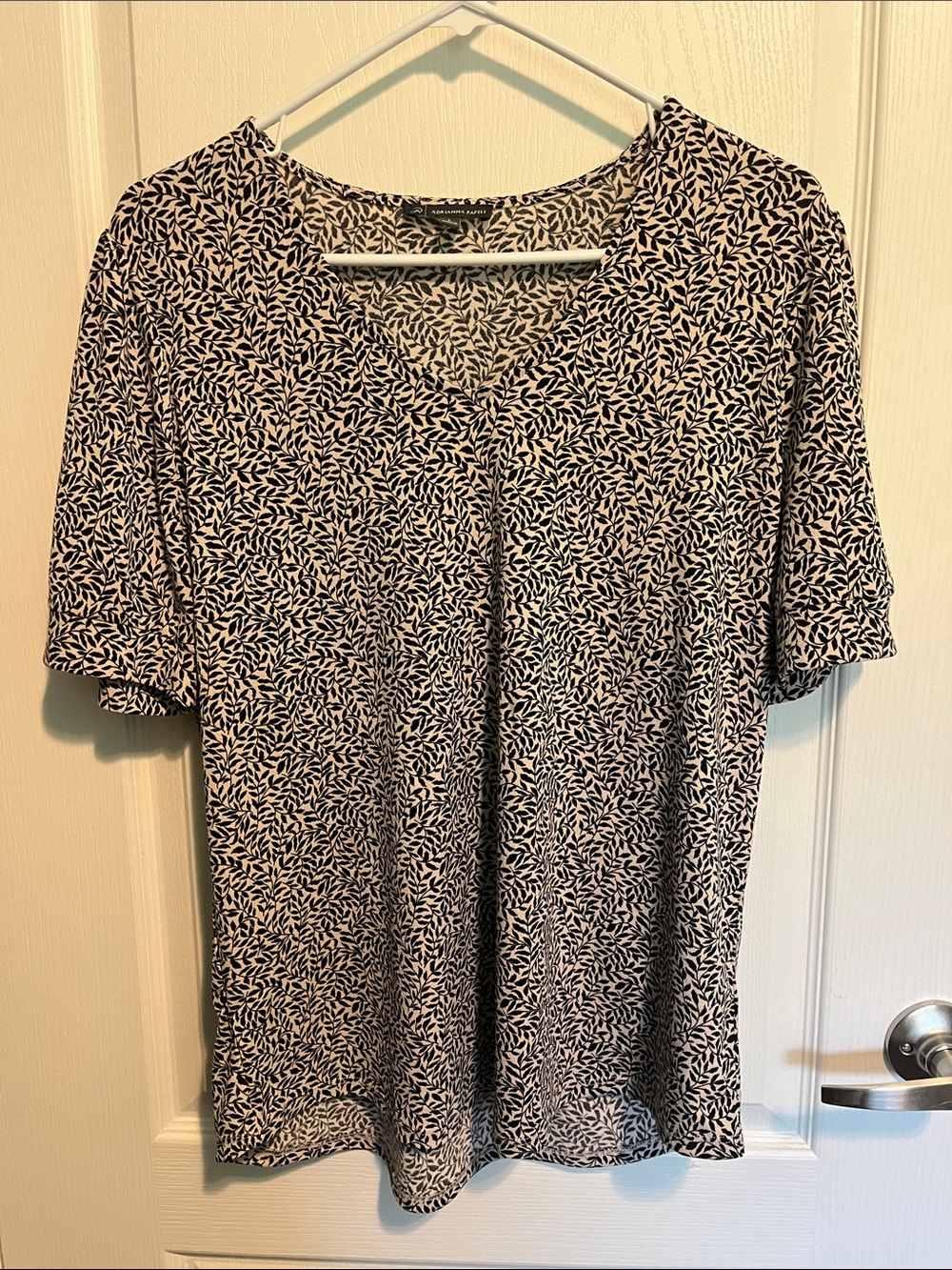 Adrianna Papell Black and Tan V-Neck Short Sleeve Tee with Leaf Print
